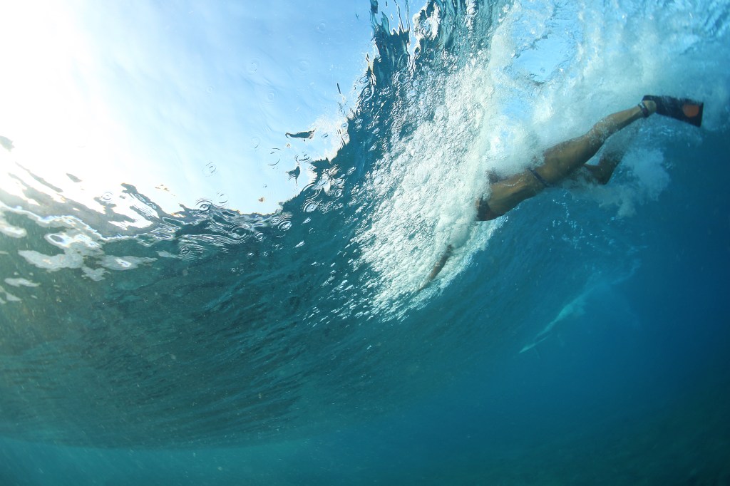 06_UW_Wahine_OTW_131026_NealMiyakePhoto