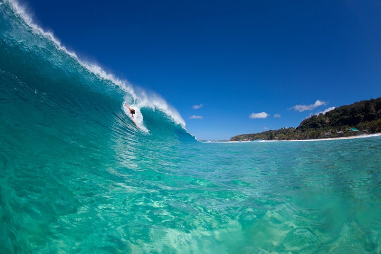 A water view of Daren Crawford on a perfect wave breaking at Pupukea. 